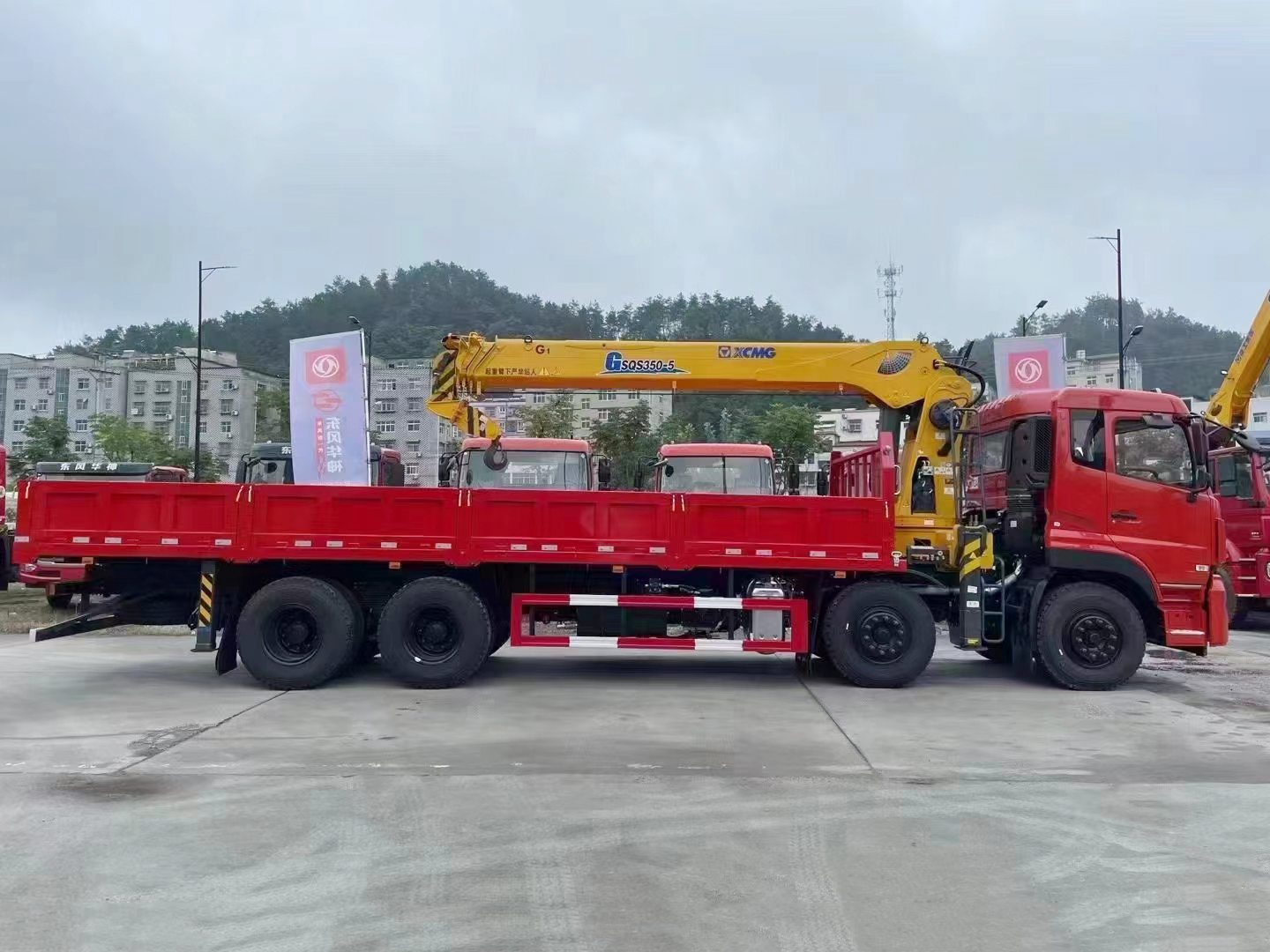 東風天龍前四后八隨車吊