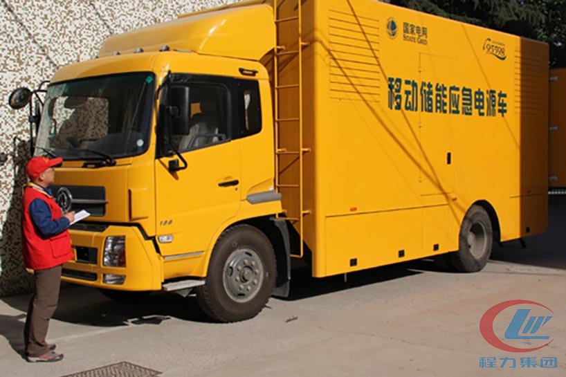 天錦移動應急發電車側面圖